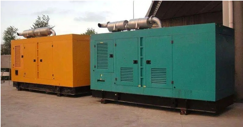 阿荣如何根据实际负载情况选择合适功率的发电机组？