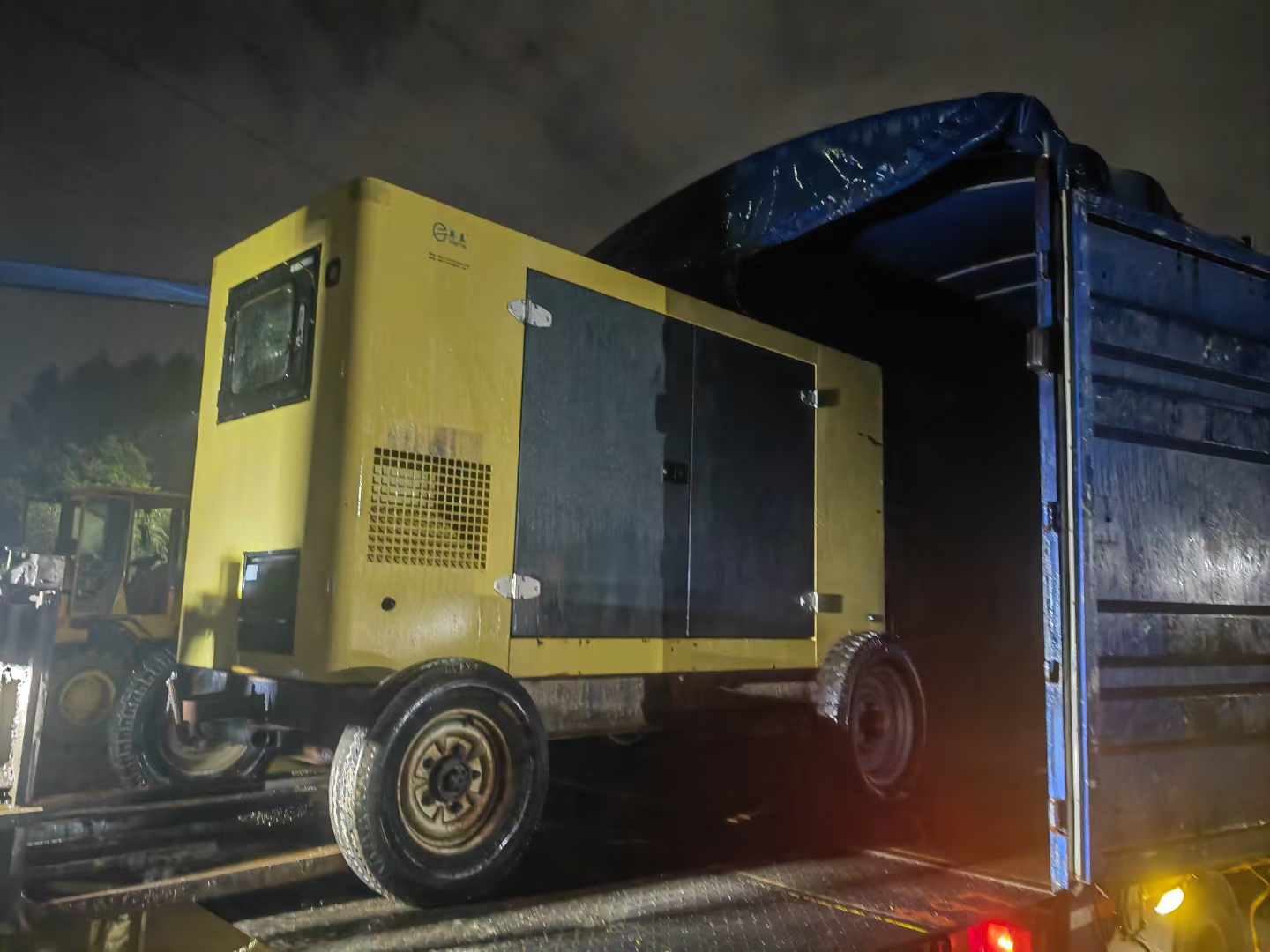 阿荣如何根据负载特性选择合适的柴油发电机？