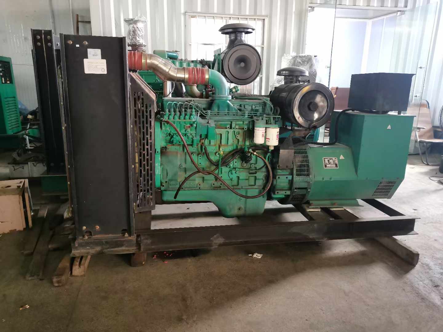 阿荣发电机租赁如何确定电缆的承载电流是否在安全范围内？