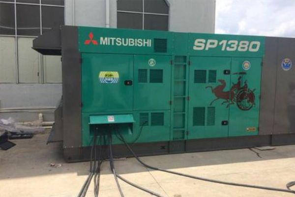 阿荣为什么有些柴油发电机组的输出电压可以调节？