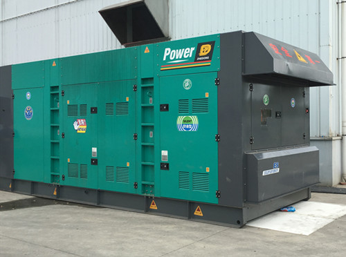 阿荣如何判断发电机组防冻液的质量是否下降？