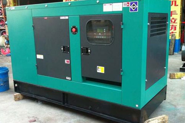 阿荣如何检查机油的使用时间？