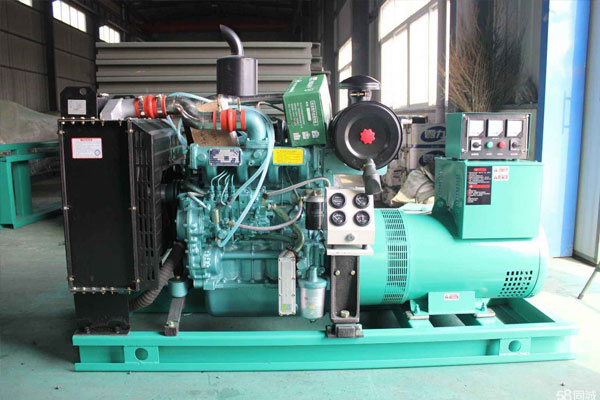 阿荣如何判断机油是否需要更换？