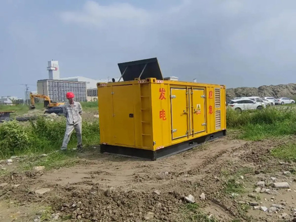 阿荣200KW柴油发电机机组每小时的油耗量受哪些因素影响？