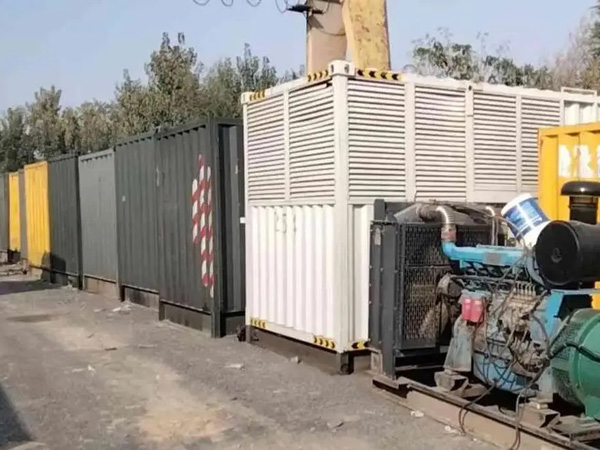 阿荣200KW柴油发电机机组每小时油耗是多少？