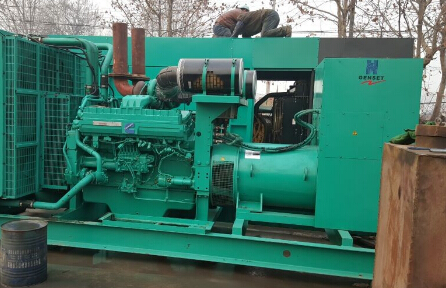 阿荣发电机组如何判断水冷式机油散热器内部是否需要清洗？